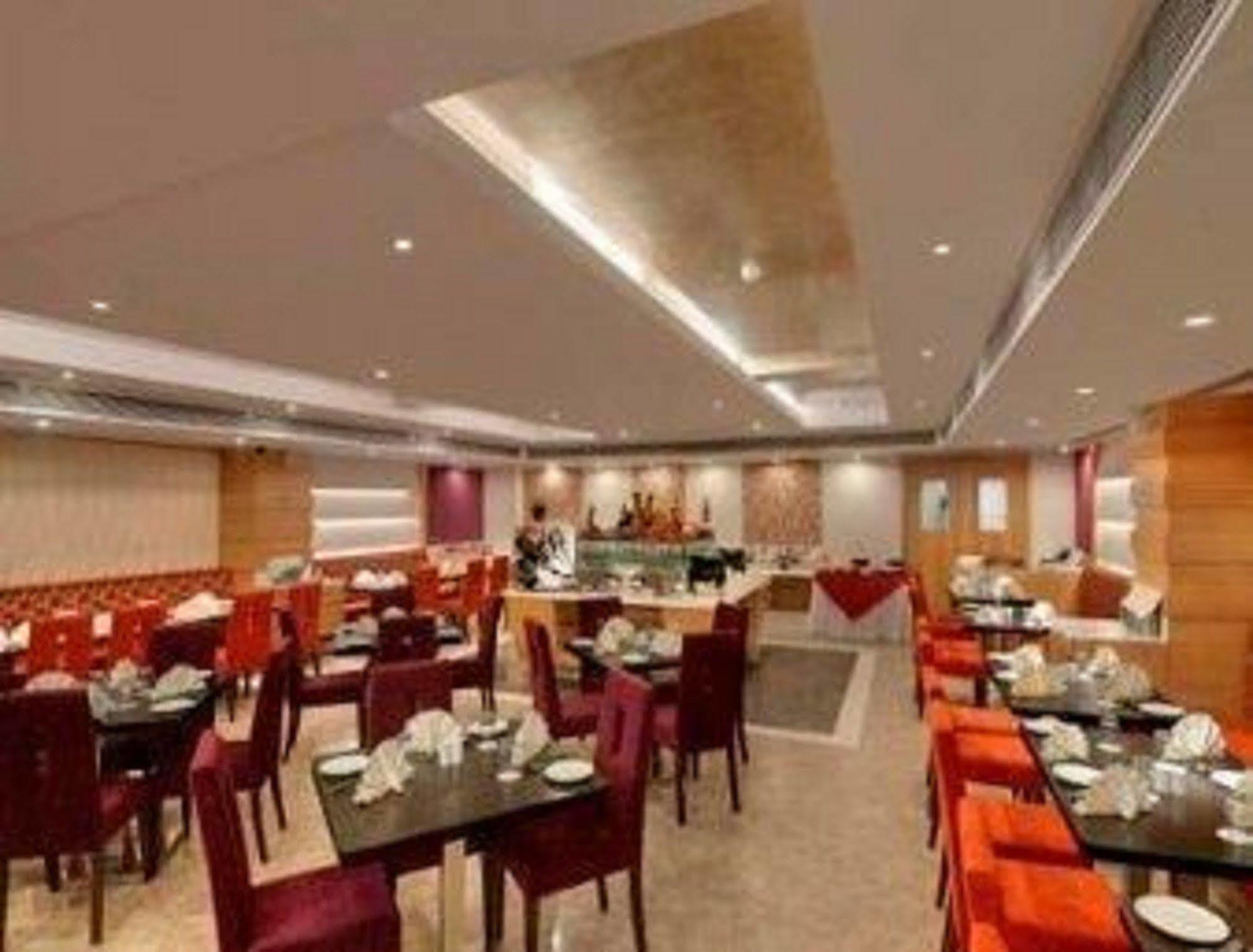 Ramada Ahmedabad Hotel Restaurant photo