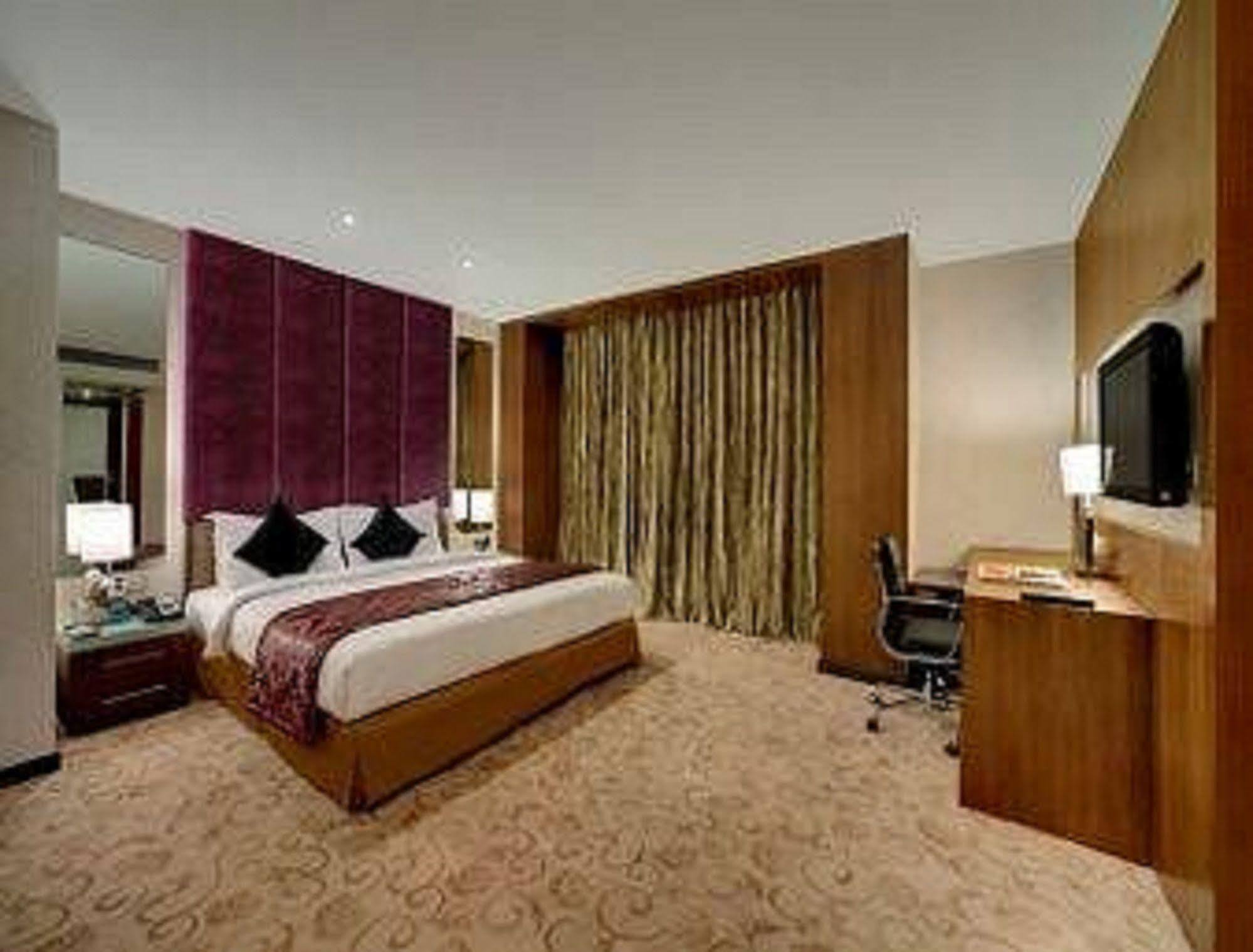 Ramada Ahmedabad Hotel Room photo
